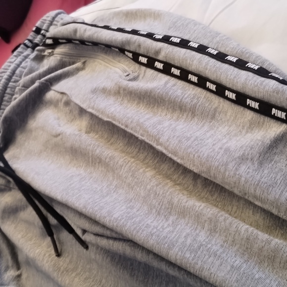 Large cut more like med sweatpants - Picture 6 of 8